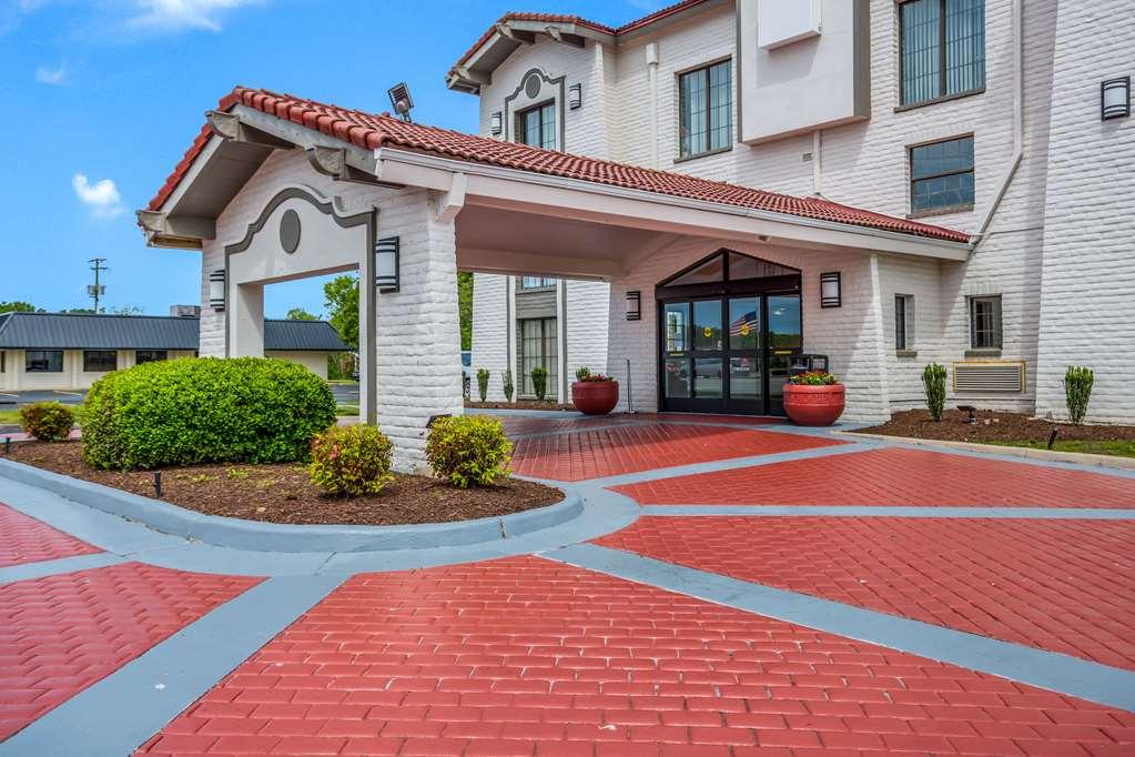 Quality Inn 3*